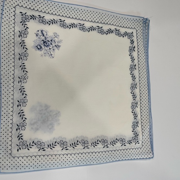 Table napkins (cotton) 16 X 16 inches,  blue with flowers and scrolling. - Picture 1 of 3